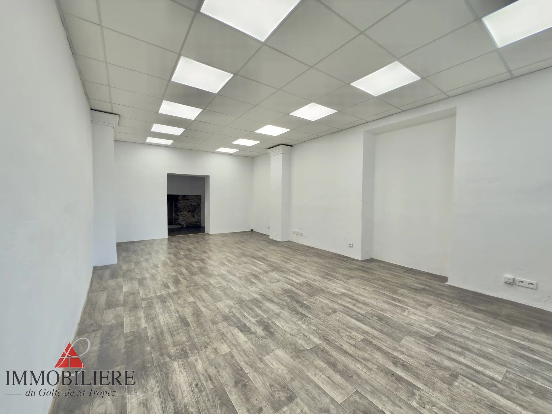 Local commercial à louer à Cogolin, 42,69 m² – photo 3 sur 8